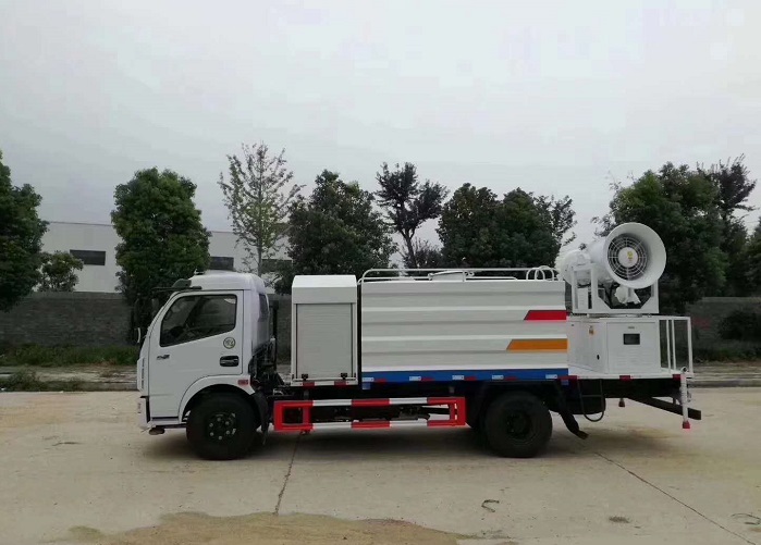 東風(fēng)大多利卡D7多功能抑塵車 東風(fēng)大多利卡D7多功能抑塵車圖片