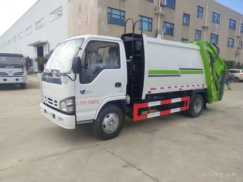 五十鈴4-6方壓縮垃圾車(chē)